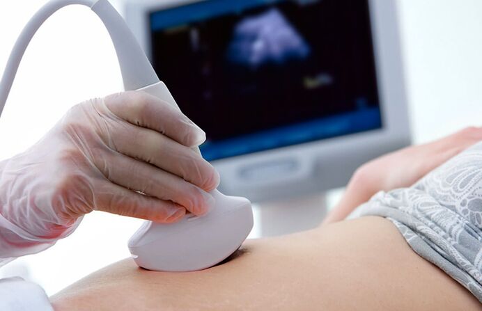O exame ultrassonográfico da bexiga pode ajudar a diagnosticar cistite em uma mulher.